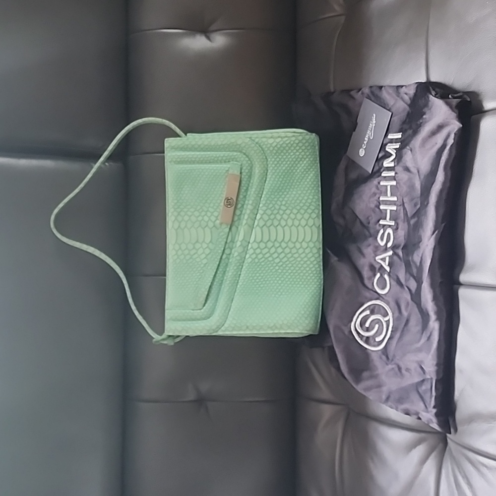 Cashhimi python handbag  Green. NEW